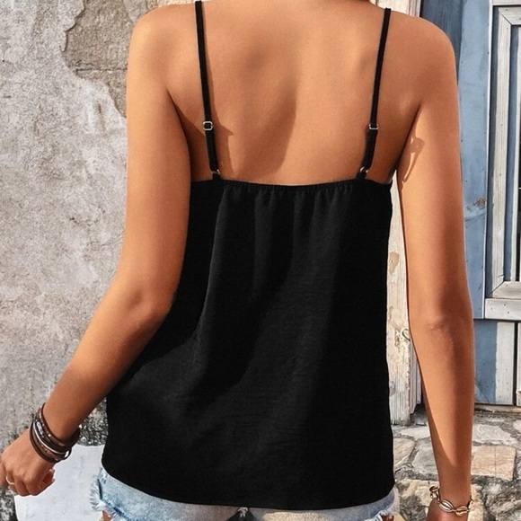 LACE V NECK TANK TOP BLACK - Picture 2 of 4